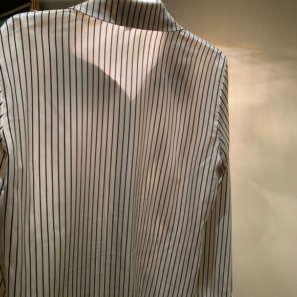 Jone New York Blouse Strip black in white.Excellent condition - Picture 10 of 16